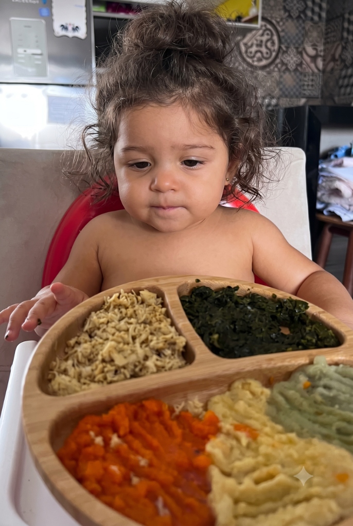 Criança comendo